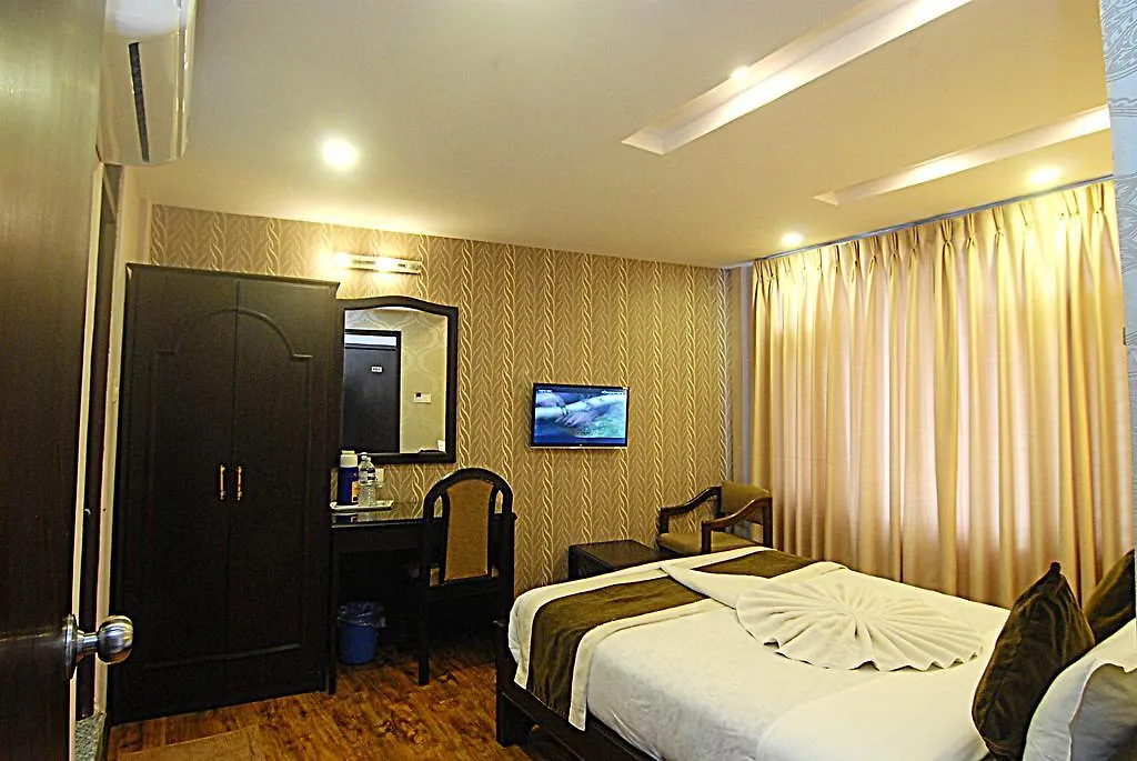 Kathmandu Grand Hotel 3*,